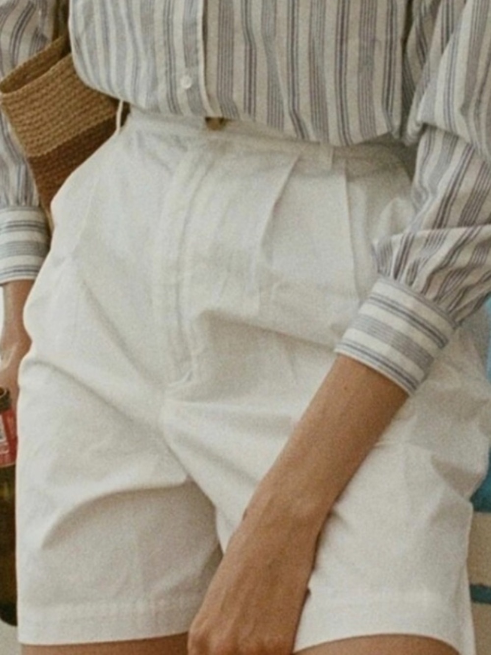 Size 6 Doen Danette Pleated Shorts In Salt
